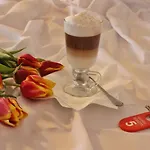 Bursztyn Hotel *