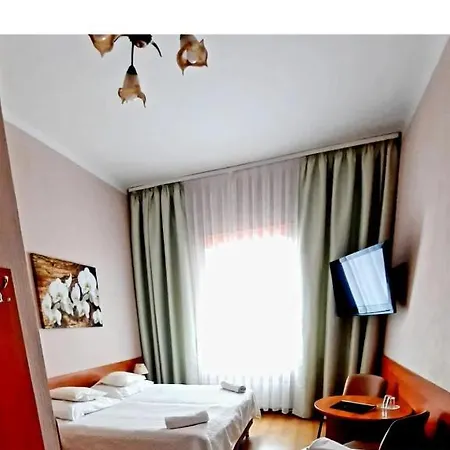Bursztyn Hotel *