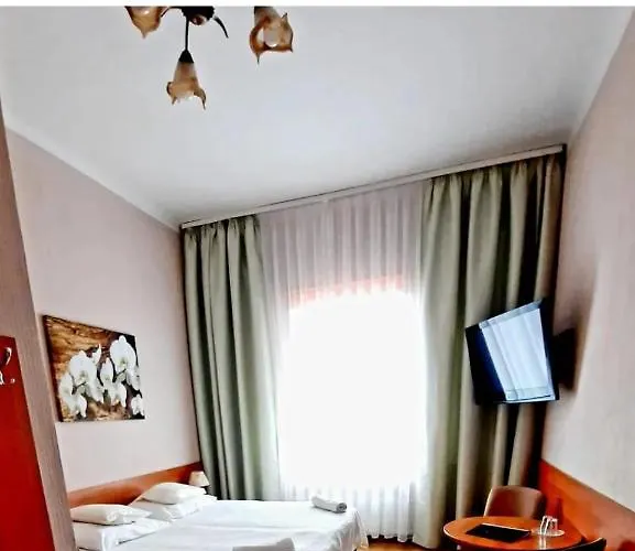 Bursztyn Hotel *