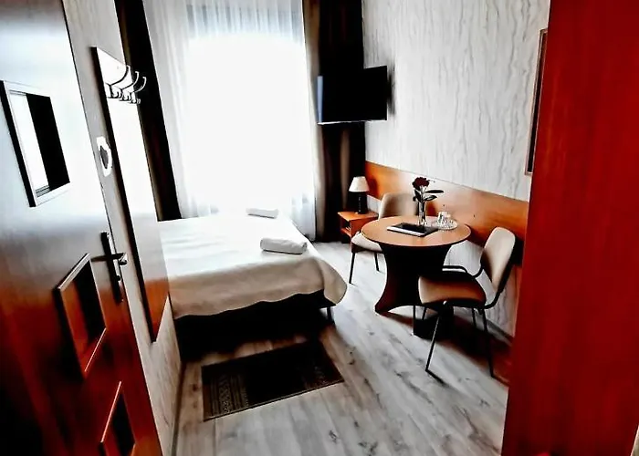 Bursztyn Hotel *